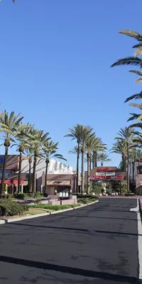 Cerritos Towne Center driveway entrance